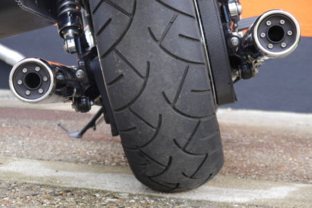 Klappenauspuffsystem T-300 für Triumph Commander 1700