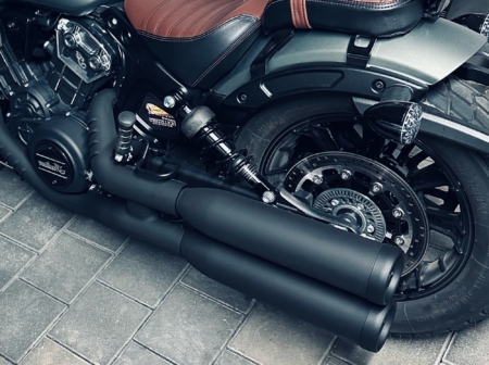 Indian Scout Bobber Sixty Twenty Rogue gerade Auspuffkürzung